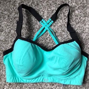 Victoria’s Secret sports bra size 32DD